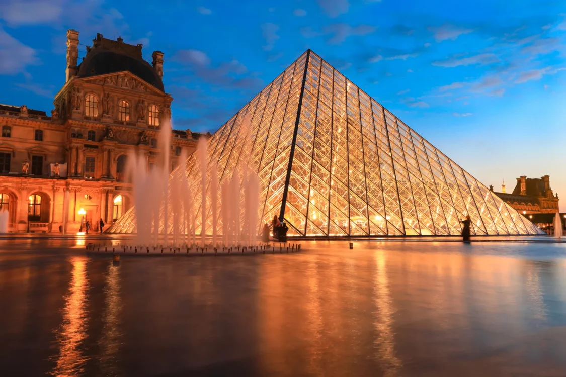 louvre-museum-twilight-winter-this-is-one-most-popular-landmark-paris 1